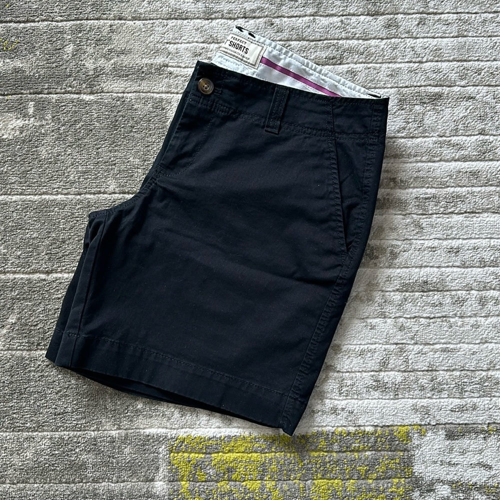 Women’s Old Navy Perfect 7” Khaki Shorts, Black, Size 6, Perfect Condition!